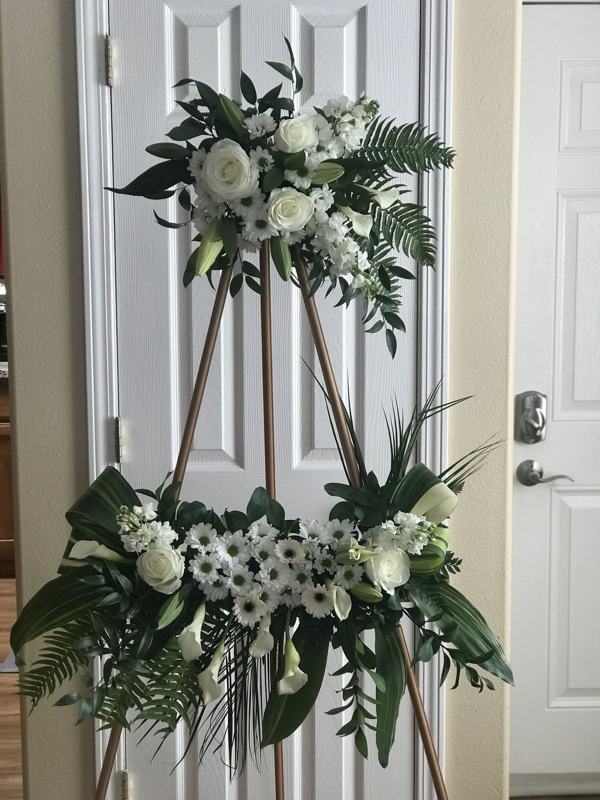 Траурна композиція з портретом